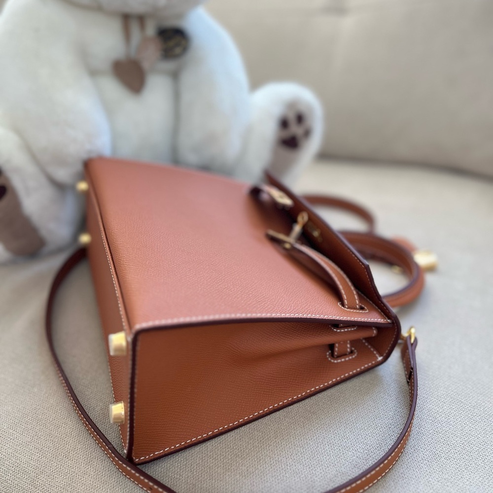 Retail $349 Classic Leather Handbag Size 25 cm - Picture 7 of 8